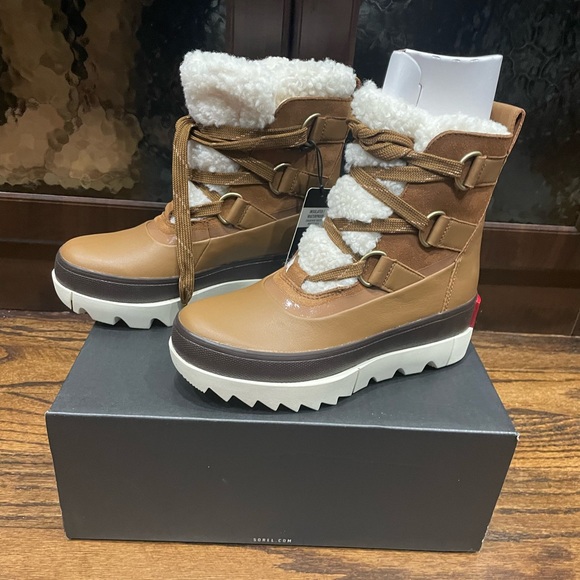 Sorel Shoes - NWT Sorel Joan of Arctic snow boots.